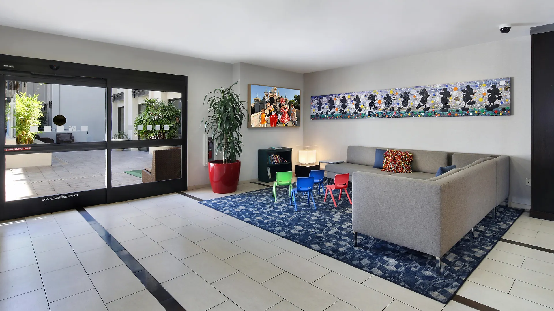 Holiday Inn Hotel & Suites Anaheim By Ihg